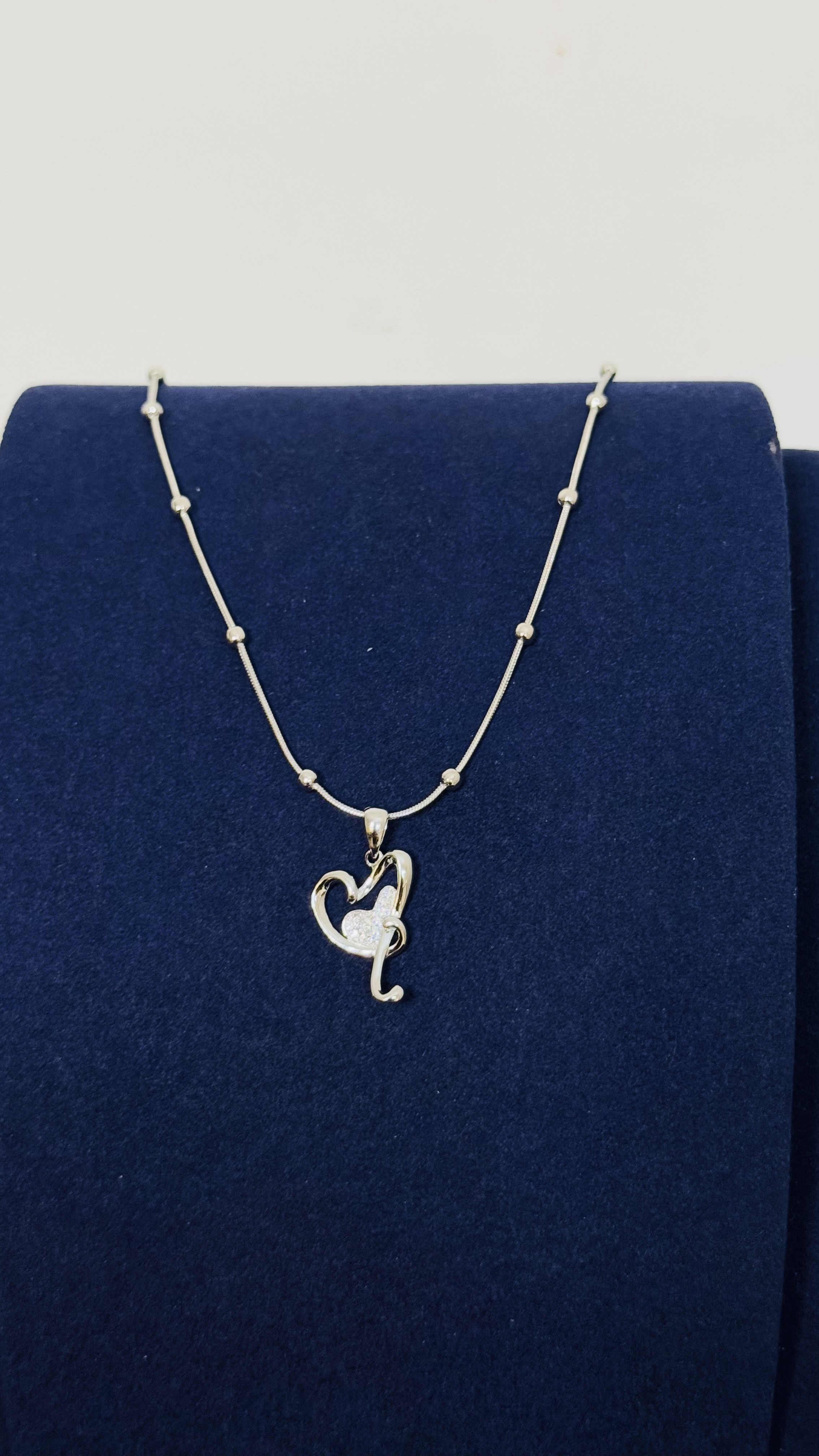 STYLISH HEART SILVER PENDANT