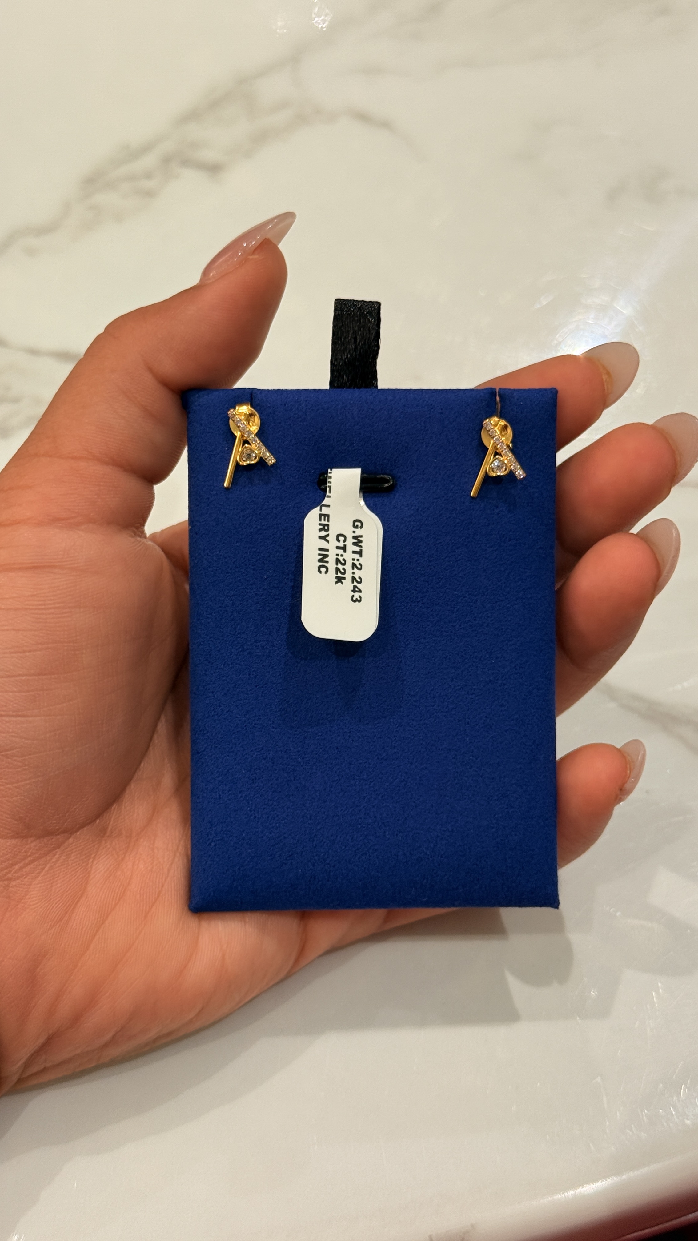 22 k gold studs 2.243 g