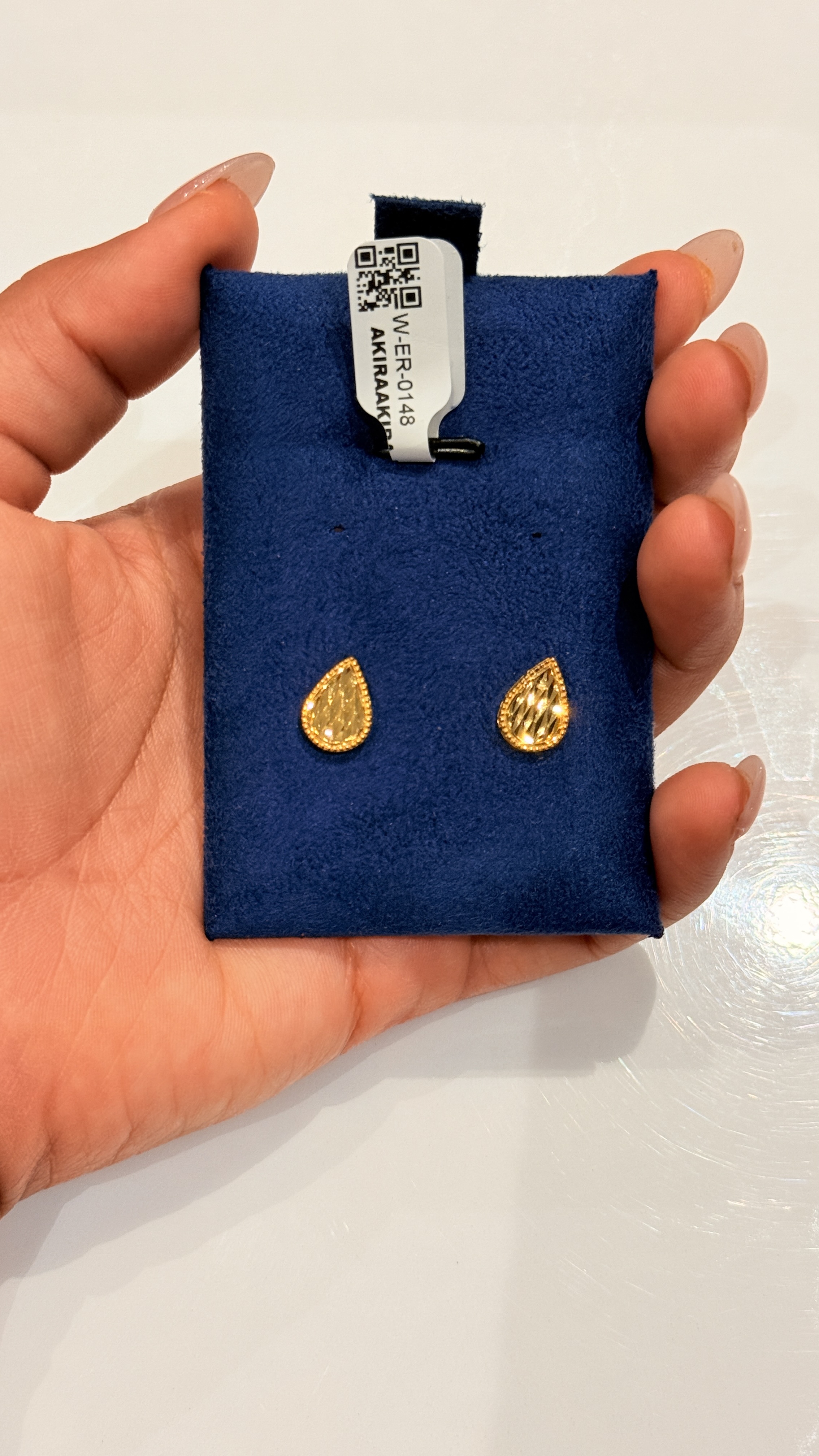 22k gold studs 1.534 g