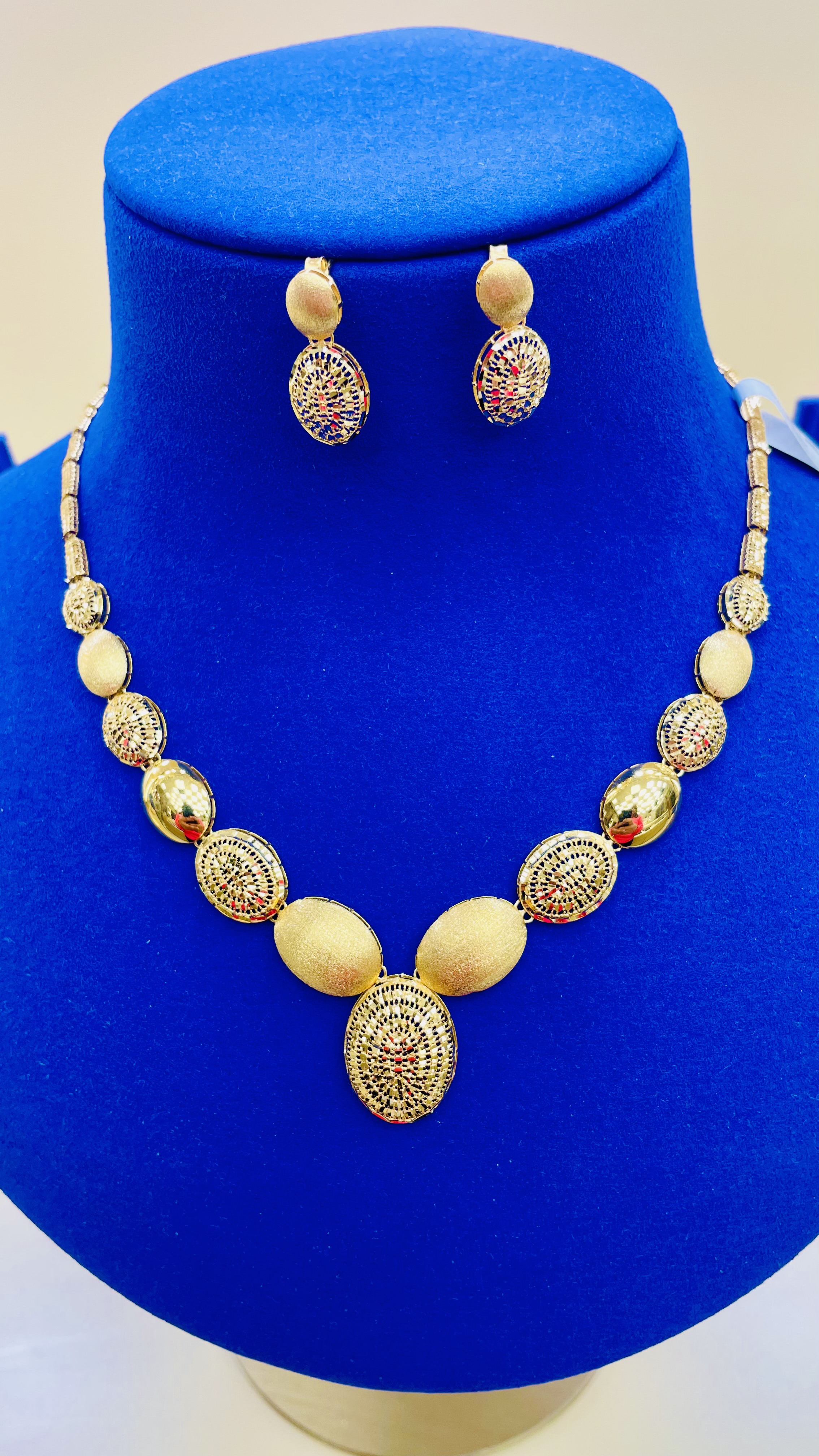 Women necklace 18.22 g